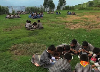 Students in Trashi Yangtse excited about getting meals after mid-term.
