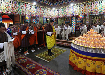 His Majesty celebrates Losar with the people at Simtokha Dzong