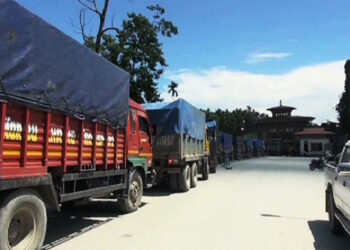 Transporters in Gelegphu request govt. to allow Indian trucks to transport boulders from Gelegphu.