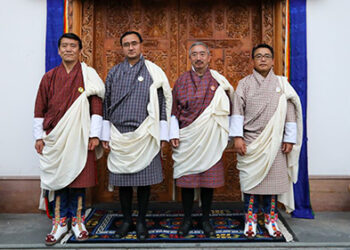 His Majesty appoints Secretaries and Ambassadors