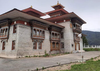 Three sentenced for smuggling tobacco