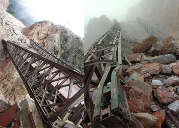 Lhamoi Dzingkha cut off from the rest of the country