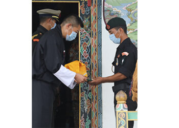 His Majesty The King confers Medals in Gelegphu