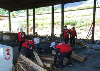 The frontliners at the crematorium, Red Cross volunteers