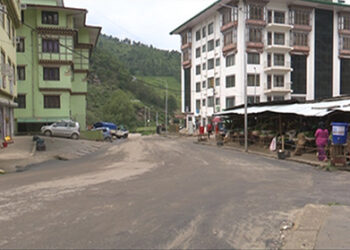 Thimphu traffic police dealing strictly with illegal roadside parking