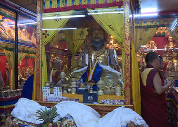 Wangdue Phodrang Rabdey receives more than 900 Zhabdrung statues