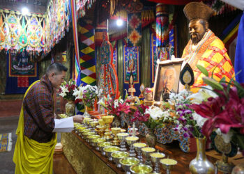 His Majesty offers prayers and Karmi Tongchhey for late Anthony Smith