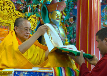 His Holiness the Je Khenpo launches prayer book