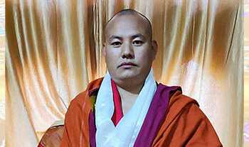 Dorji Lopen awards Toe-Tse-Jim