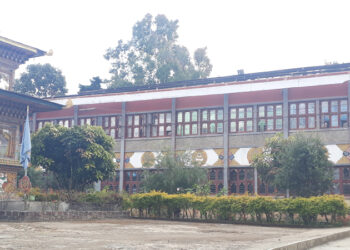 Man dies after falling from a building