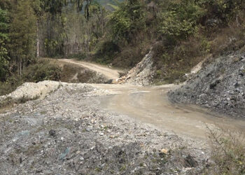 Damzhagsa farm road difficult in summer