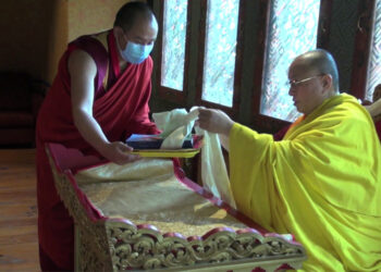 HH the Je Khenpo launnches Moenlam Chenmo books