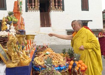 HH Je Khenpo consecretes Zhabdrung Daknangmi Thongdrel