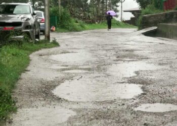 District Hospital road in need of maintenance, Trongsa