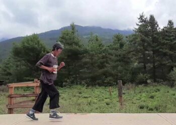 58-year-old woman outruns youngsters in a race