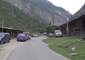 Shopkeepers in Autsho request PM to look into allotting them plots