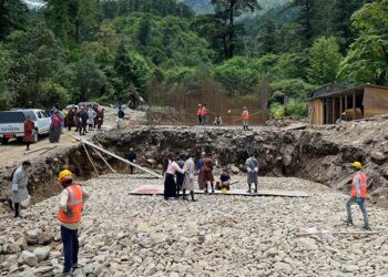 Some Demkhongs not happy with Thromde for awarding multiple contracts to single contractor