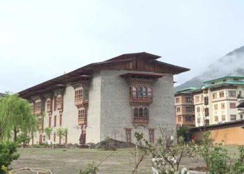 Three years in prison for selling a hired taxi- High Court