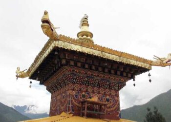 Yonten Lopen consecrates Sertog of Jowo Lhakhang- Kyichu
