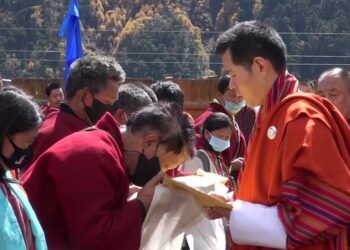 HRH Gyaltshab Jigme Dorji Wangchuck hands over Tsamdro Use Thram to residents of Merak and Sakteng