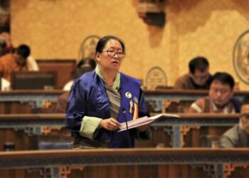 Imposing tax on the import of mobile phones again