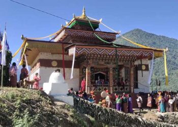 Tsugla Lopen consecrates Lhendup-Choling Lhakhang – Zhemgang