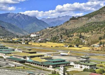 Foreigner arrested for boarding plane without ticket