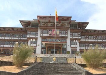 Health Ministry looking at possibility of giving extra incentive to health workers to address attrition problem