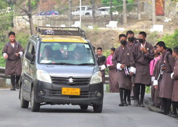 Road between Punakha Central School and Punakha Dzong parking area needs widening