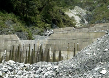 Check dams proving successful in preventing Aieslip roadblock