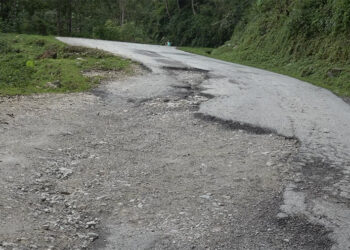 Daily commuters in Samtse call for blacktopping of remaining half of Samtse-Phuentshogling national road