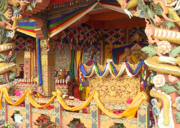 HH Je Khenpo administers public empowerment of Buddha Amitabha