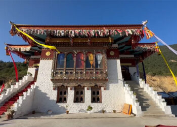 His Holiness the Je Khenpo consecrates Denchencholing Densa- Wangdue Phodrang