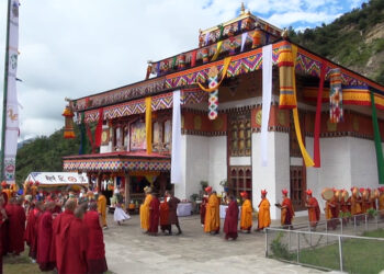 Dorji Lopen consecrates Losel Yangchenling Anim Shedra in Monggar