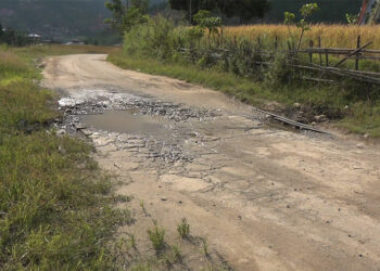 Shenga-Bjemi Gewog Centre road riddled with potholes just two years after resurfacing work