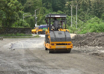 Blacktopping of Samdrup Jongkhar Toed and Bar roads begins
