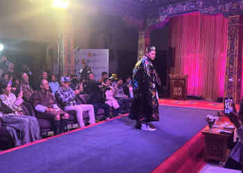 From trash to costumes: fashion show highlights waste issues in the country