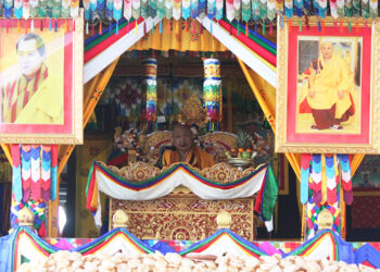 Dorji Lopen presides over Gasa Moenlam Chhenmo