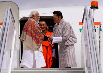 His Majesty personally bids farewell to Prime Minister Narendra Modi