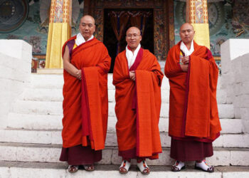 Dorji Lopen confers dhar to newly appointed vice principal and lam