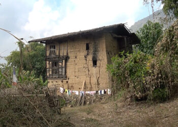 Centuries-old house in Dagana : owner in dilemma over preservation and demolition