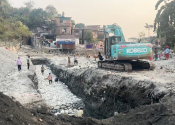 New wall construction in Phuentshogling aims to combat trash and security issues