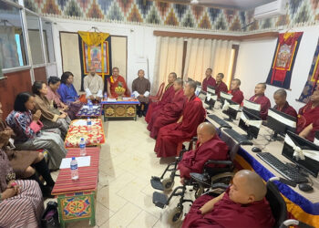 Monks begin IT classes to bridge the digital divide, Phuentshogling