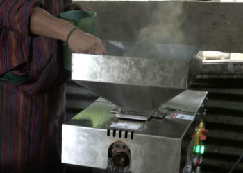 Khar sunflower growers begin extracting cooking oil, reducing reliance on import