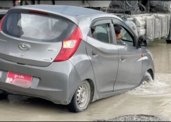 Chamkuna road, stretch between Phuentshogling Thromde and Amochhu Bridge leaves commuters frustrated