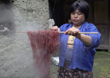 Against the tide of imports, Lauri Gewog’s women sustain nettle weaving