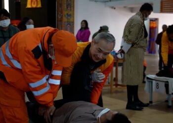 Master Chris Leong leads Tir Tar Therapy session in Thimphu