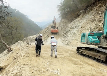 Road closure forces Lhuentse commuters to take risky detour