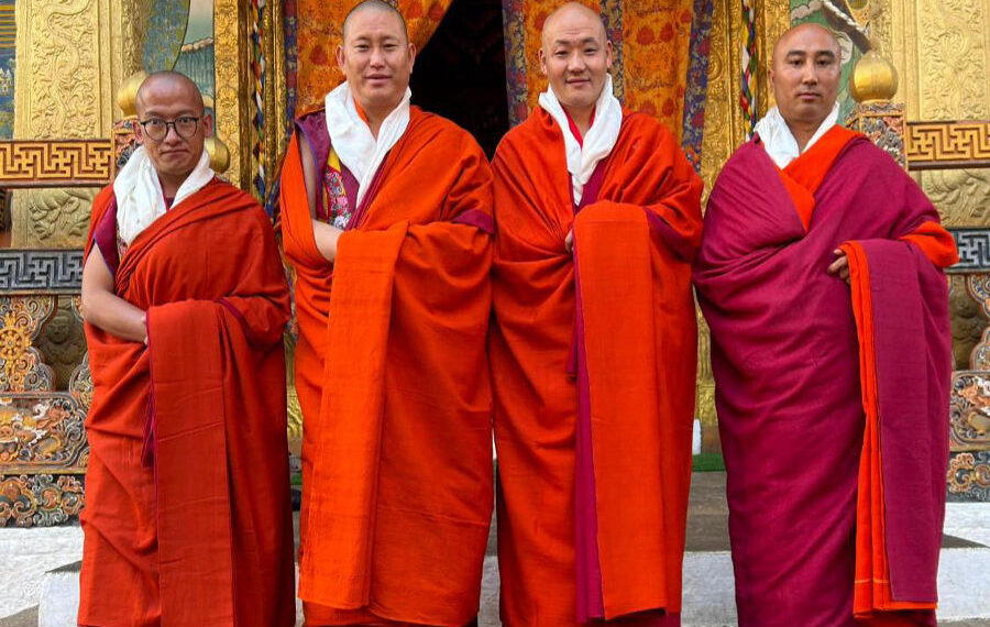 Dorji Lopen confers Dhar to newly appointed senior monastic officials