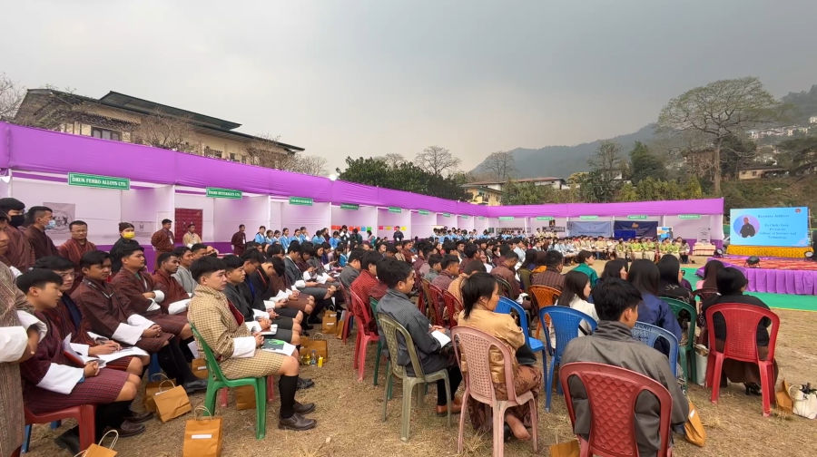 Over 500 youths attend regional job fair in Phuentshogling